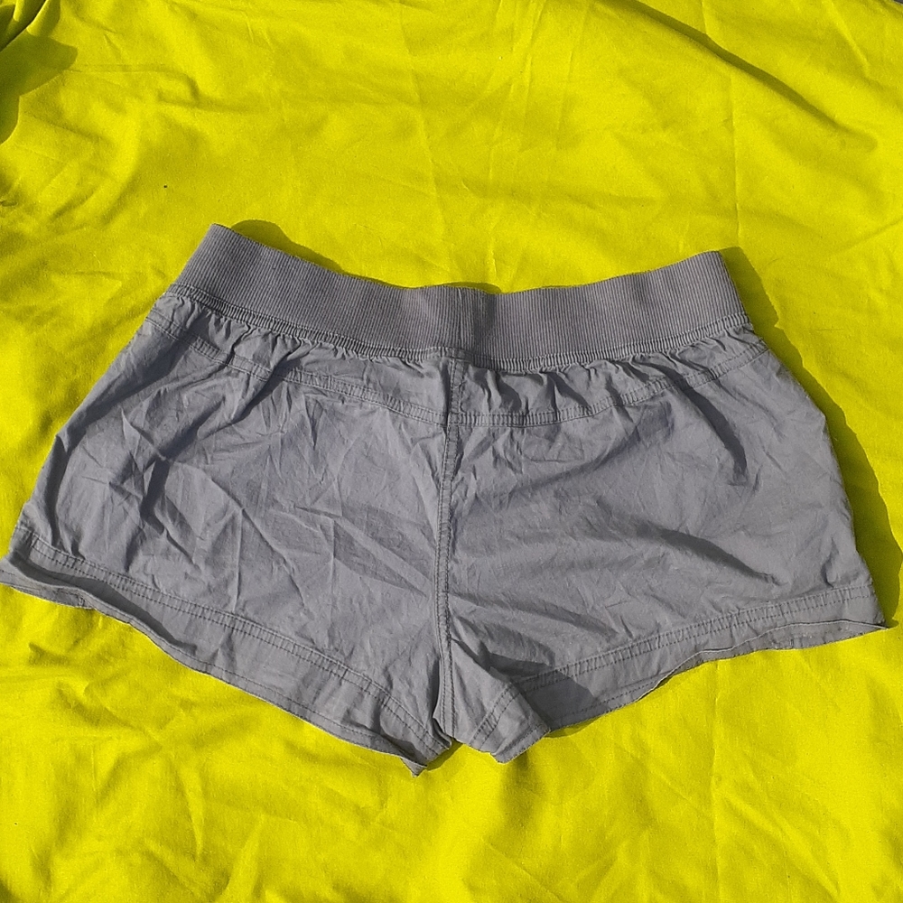 Drawstring shorts - Picture 10 of 10